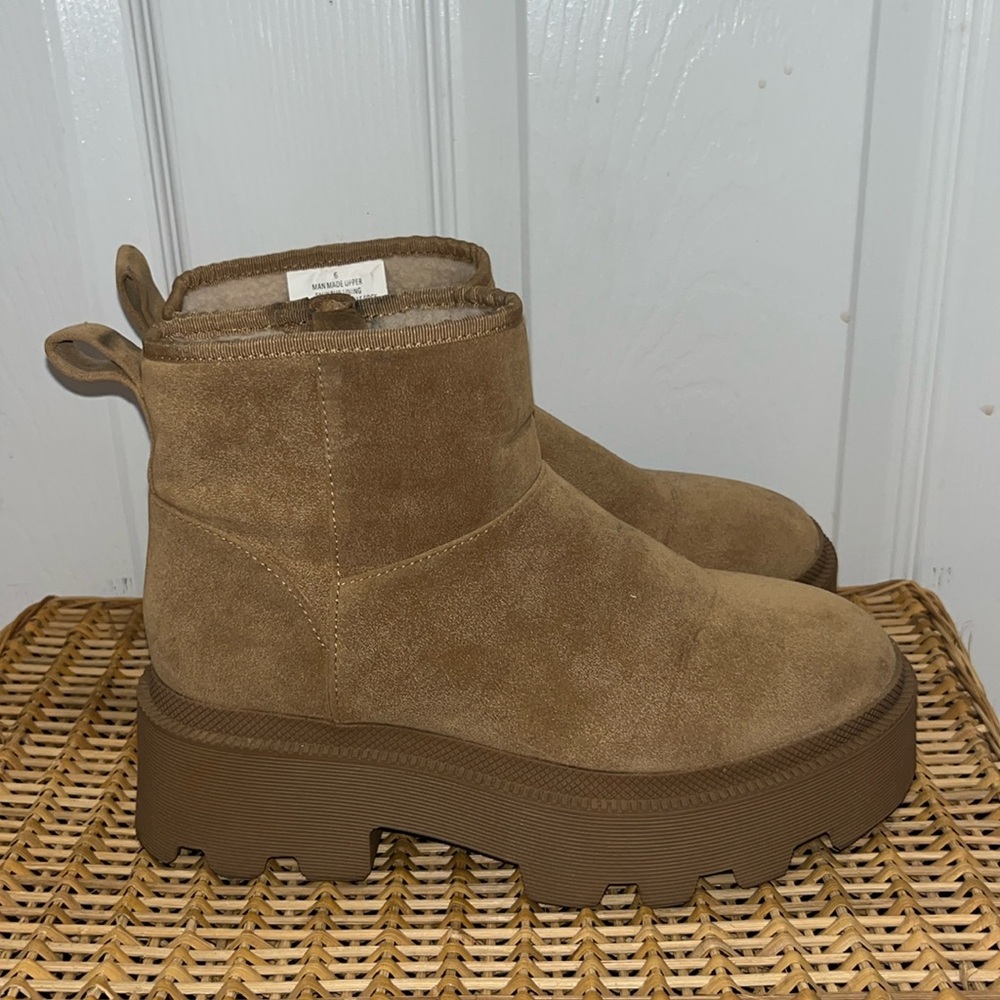 Women’s Universal Thread Suede Platform Ankle Boots, size 6
